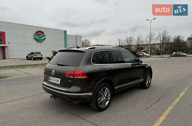 Внедорожник / Кроссовер Volkswagen Touareg 2014 в Ужгороде