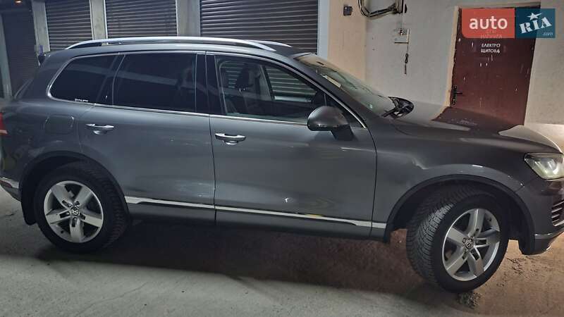 Внедорожник / Кроссовер Volkswagen Touareg 2015 в Черновцах