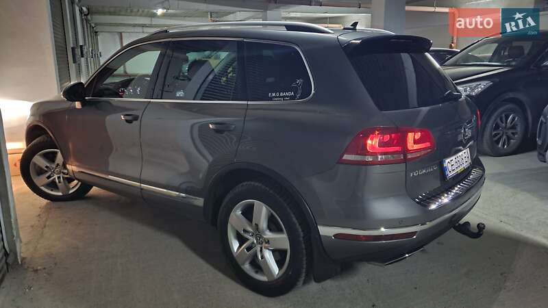 Внедорожник / Кроссовер Volkswagen Touareg 2015 в Черновцах