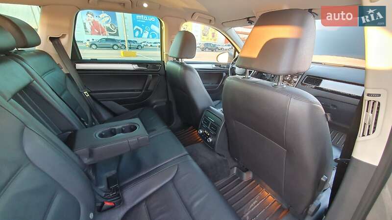 Внедорожник / Кроссовер Volkswagen Touareg 2015 в Черновцах