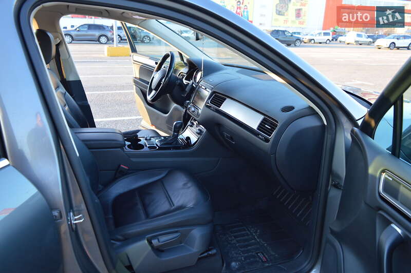 Внедорожник / Кроссовер Volkswagen Touareg 2015 в Черновцах