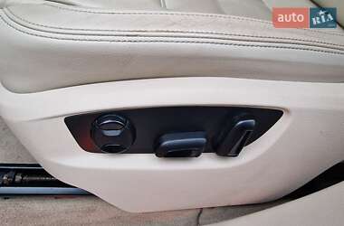 Позашляховик / Кросовер Volkswagen Touareg 2011 в 