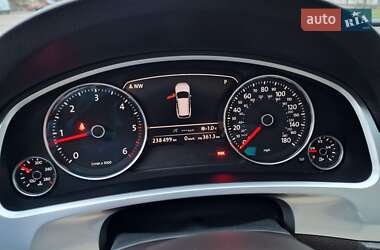 Позашляховик / Кросовер Volkswagen Touareg 2011 в 