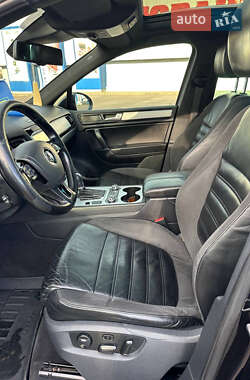 Внедорожник / Кроссовер Volkswagen Touareg 2011 в 