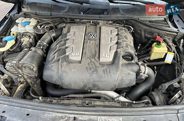 Внедорожник / Кроссовер Volkswagen Touareg 2011 в 