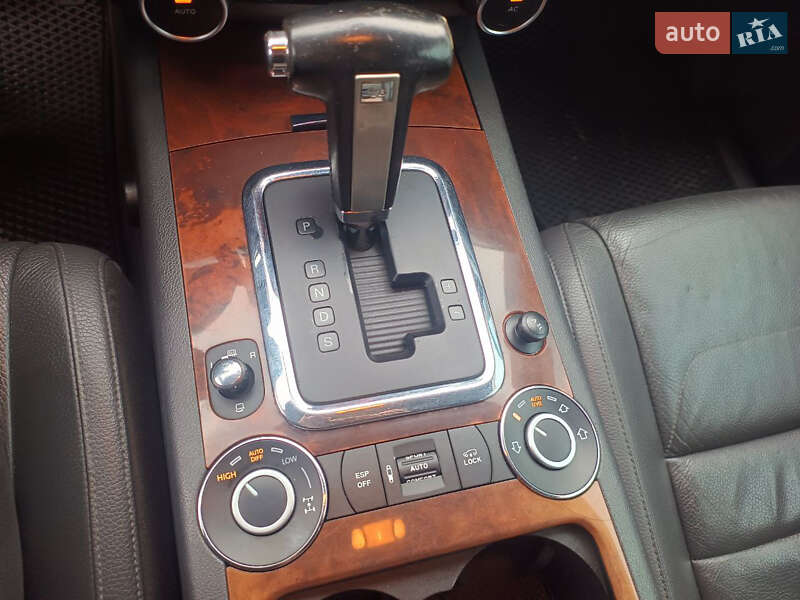 Внедорожник / Кроссовер Volkswagen Touareg 2007 в Ровно