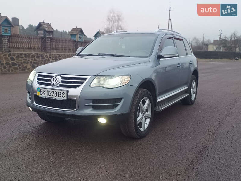Внедорожник / Кроссовер Volkswagen Touareg 2007 в Ровно