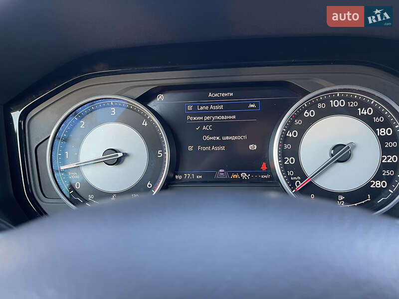 Позашляховик / Кросовер Volkswagen Touareg 2018 в Мукачевому
