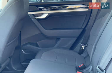 Внедорожник / Кроссовер Volkswagen Touareg 2018 в 