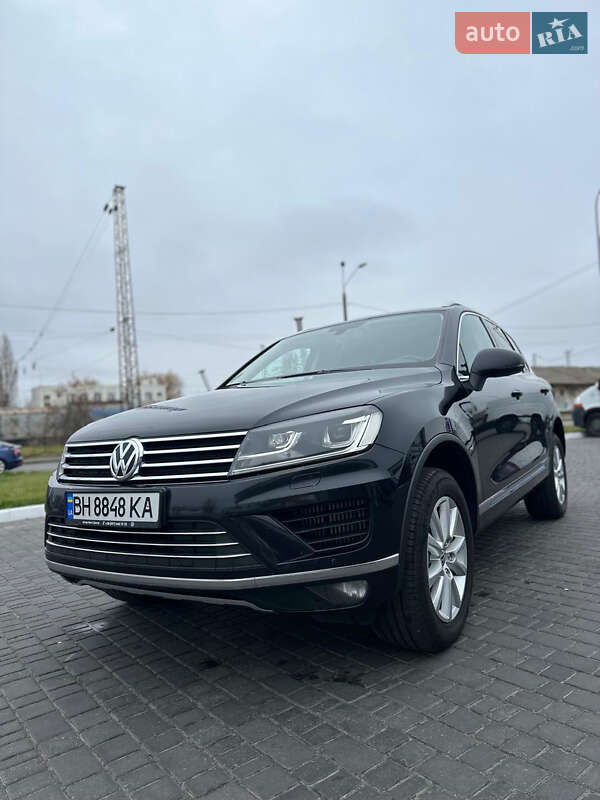 Позашляховик / Кросовер Volkswagen Touareg 2016 в 