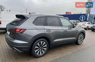 Внедорожник / Кроссовер Volkswagen Touareg 2021 в Киеве