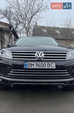 Позашляховик / Кросовер Volkswagen Touareg 2017 в Ромнах