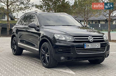 Внедорожник / Кроссовер Volkswagen Touareg 2011 в Ровно