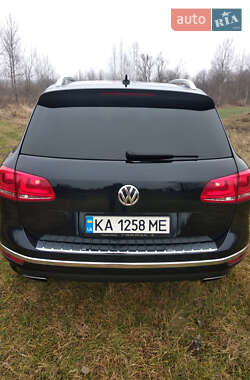 Внедорожник / Кроссовер Volkswagen Touareg 2014 в Олевске