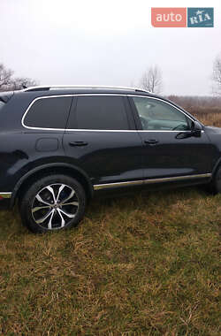 Внедорожник / Кроссовер Volkswagen Touareg 2014 в Олевске