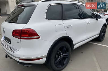 Позашляховик / Кросовер Volkswagen Touareg 2017 в Києві