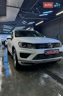 Позашляховик / Кросовер Volkswagen Touareg 2014 в Львові