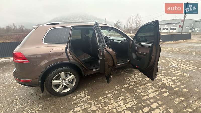 Позашляховик / Кросовер Volkswagen Touareg 2011 в Ужгороді