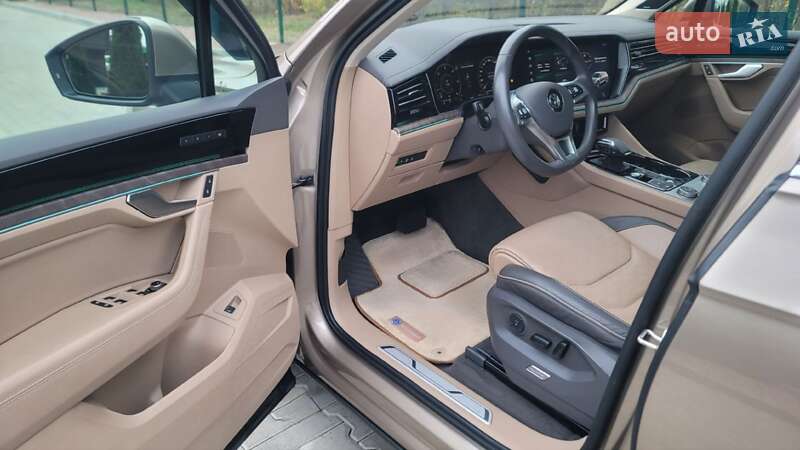 Внедорожник / Кроссовер Volkswagen Touareg 2018 в Кременчуге