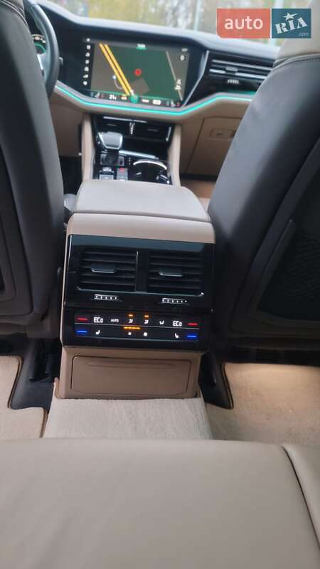 Внедорожник / Кроссовер Volkswagen Touareg 2018 в Кременчуге