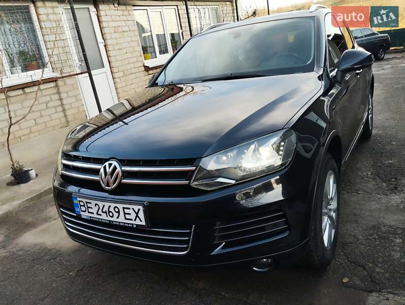 Позашляховик / Кросовер Volkswagen Touareg 2013 в 