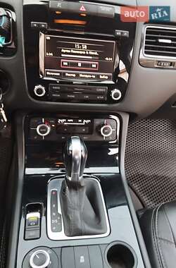 Позашляховик / Кросовер Volkswagen Touareg 2013 в 