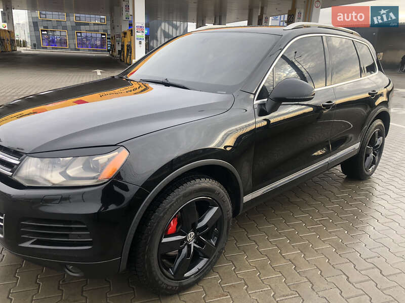 Позашляховик / Кросовер Volkswagen Touareg 2011 в Києві