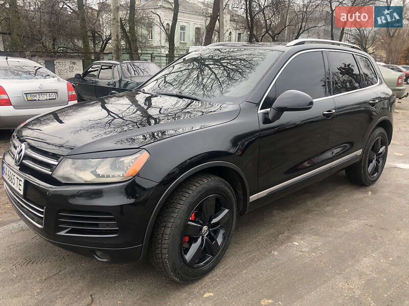 Позашляховик / Кросовер Volkswagen Touareg 2011 в Києві