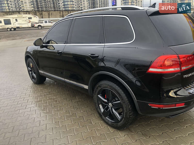Позашляховик / Кросовер Volkswagen Touareg 2011 в Києві