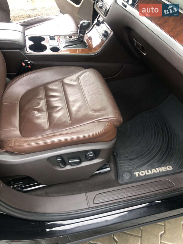 Позашляховик / Кросовер Volkswagen Touareg 2011 в Києві