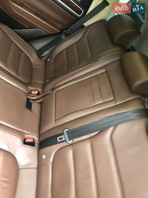 Позашляховик / Кросовер Volkswagen Touareg 2011 в Києві
