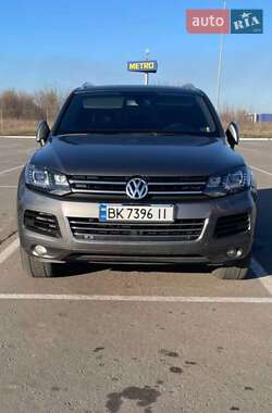 Позашляховик / Кросовер Volkswagen Touareg 2010 в Запоріжжі