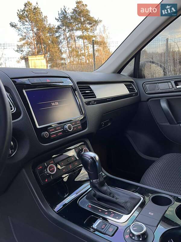 Позашляховик / Кросовер Volkswagen Touareg 2013 в Ірпені