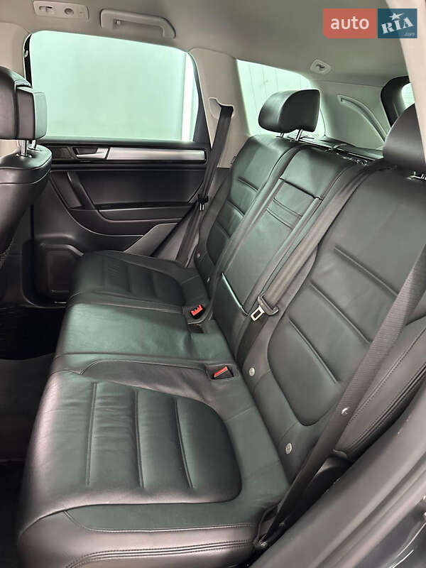 Внедорожник / Кроссовер Volkswagen Touareg 2014 в Черновцах