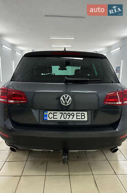 Внедорожник / Кроссовер Volkswagen Touareg 2014 в Черновцах