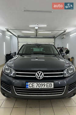 Внедорожник / Кроссовер Volkswagen Touareg 2014 в Черновцах