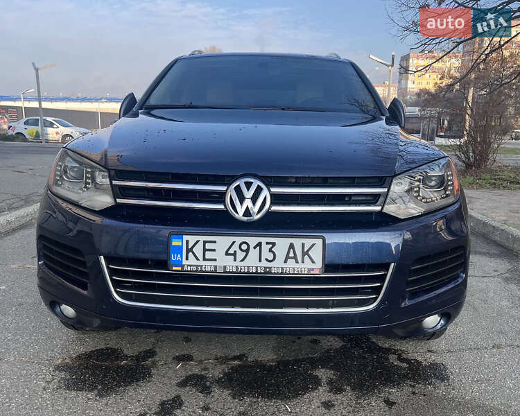 Внедорожник / Кроссовер Volkswagen Touareg 2012 в Днепре