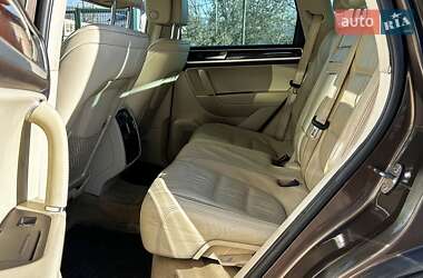 Внедорожник / Кроссовер Volkswagen Touareg 2010 в Черновцах