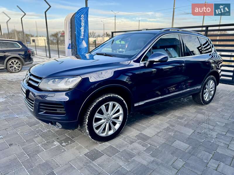 Позашляховик / Кросовер Volkswagen Touareg 2014 в Рівному