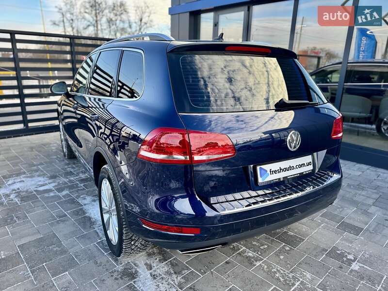 Позашляховик / Кросовер Volkswagen Touareg 2014 в Рівному