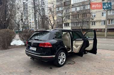 Позашляховик / Кросовер Volkswagen Touareg 2015 в Києві