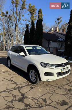 Позашляховик / Кросовер Volkswagen Touareg 2012 в Чернівцях