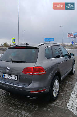 Внедорожник / Кроссовер Volkswagen Touareg 2011 в 