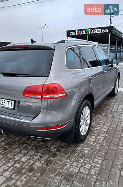 Внедорожник / Кроссовер Volkswagen Touareg 2011 в 