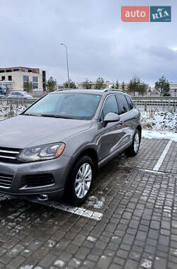 Внедорожник / Кроссовер Volkswagen Touareg 2011 в 