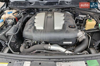 Внедорожник / Кроссовер Volkswagen Touareg 2011 в 
