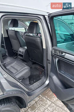 Внедорожник / Кроссовер Volkswagen Touareg 2011 в 