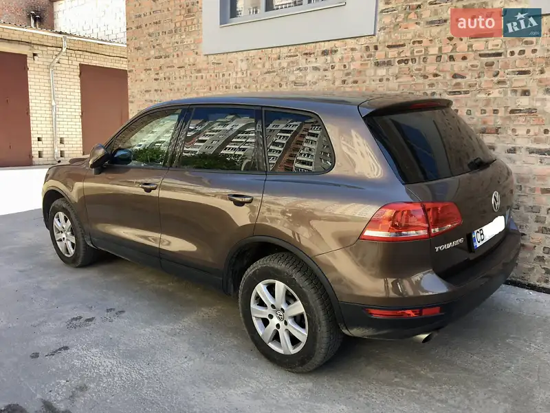 Позашляховик / Кросовер Volkswagen Touareg 2012 в 
