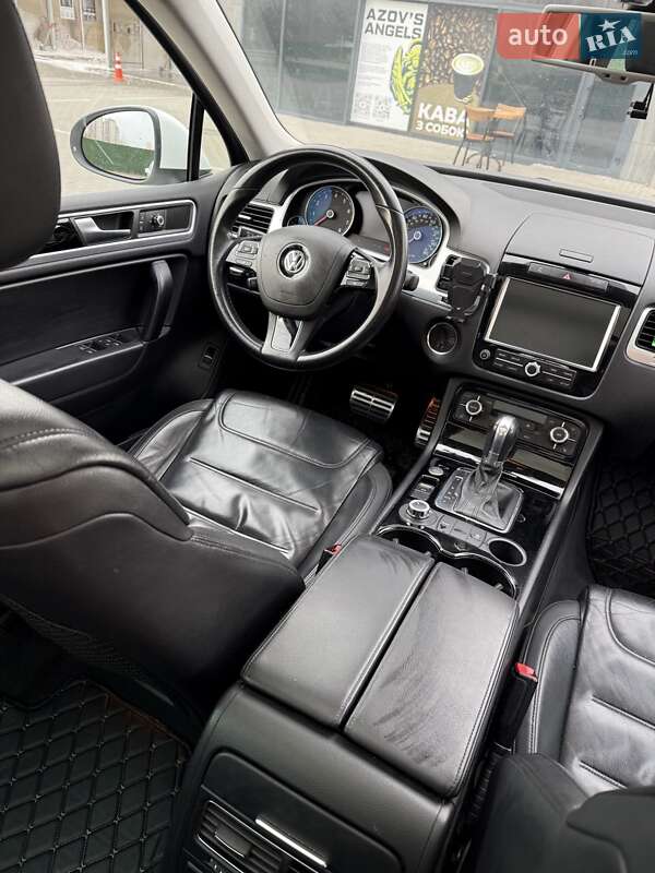 Позашляховик / Кросовер Volkswagen Touareg 2012 в Києві