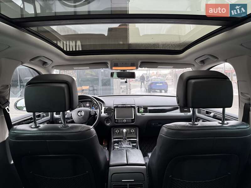 Позашляховик / Кросовер Volkswagen Touareg 2012 в Києві